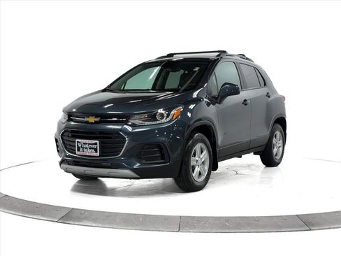 Used 2022 Chevrolet Trax LT w/ Driver Confidence Package image 3
