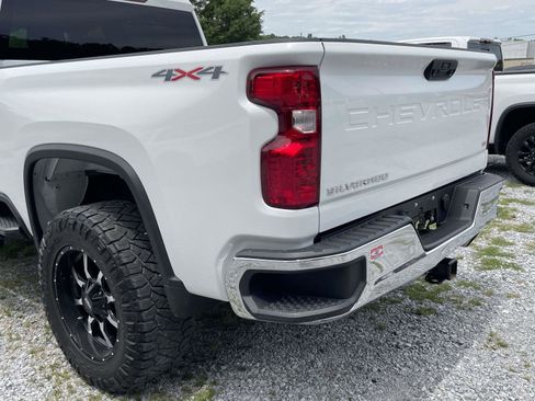Used 2024 Chevrolet Silverado 2500 LT AWD/4WD image 10