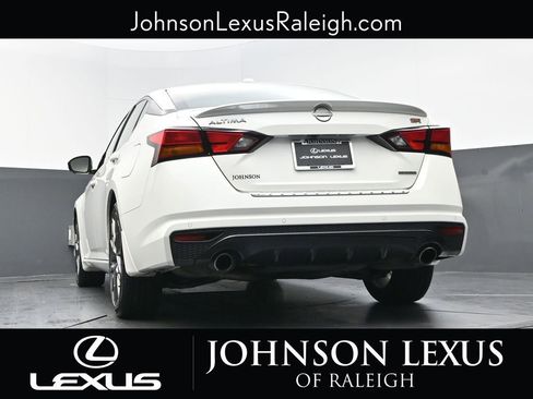 Used 2023 Nissan Altima 2.0 SR FWD image 18