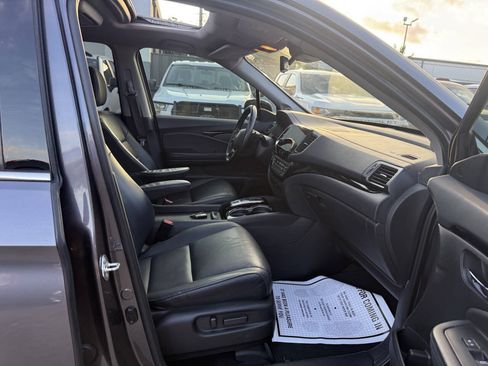 Used 2021 Honda Pilot Touring image 10