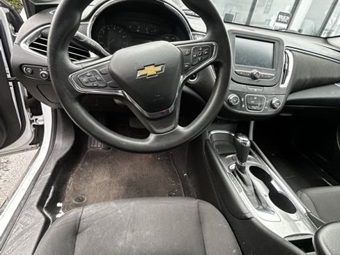 Used 2017 Chevrolet Malibu LT image 6