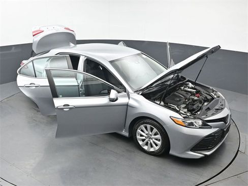 Used 2020 Toyota Camry LE image 47