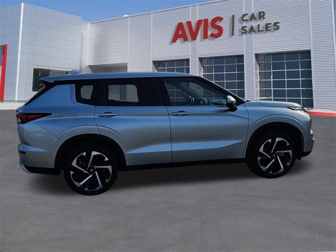 Used 2024 Mitsubishi Outlander SE image 7