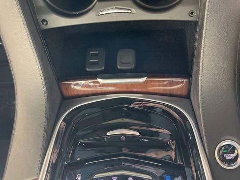 Used 2019 Cadillac Escalade Luxury AWD/4WD image 16