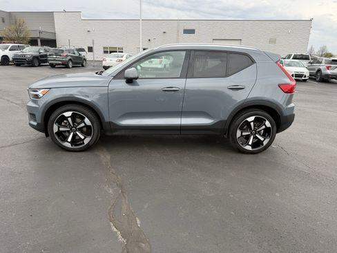 Used 2020 Volvo XC40 T5 Momentum w/ Protection Package AWD/4WD image 3