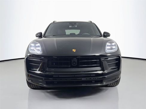 Certified 2026 Porsche Macan AWD/4WD image 10
