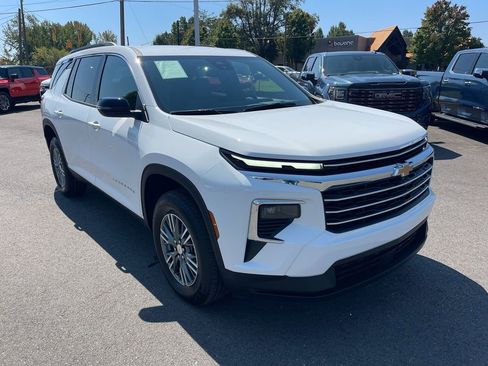 Used 2025 Chevrolet Traverse LT w/ LPO, Floor Liner Package image 7