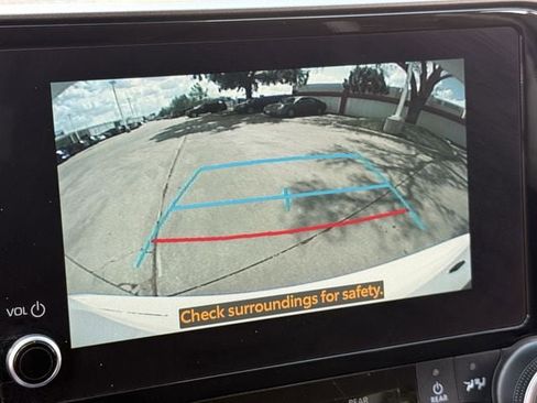 Used 2023 Toyota Highlander LE image 18