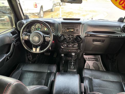 Used 2012 Jeep Wrangler Unlimited Sahara AWD/4WD image 16