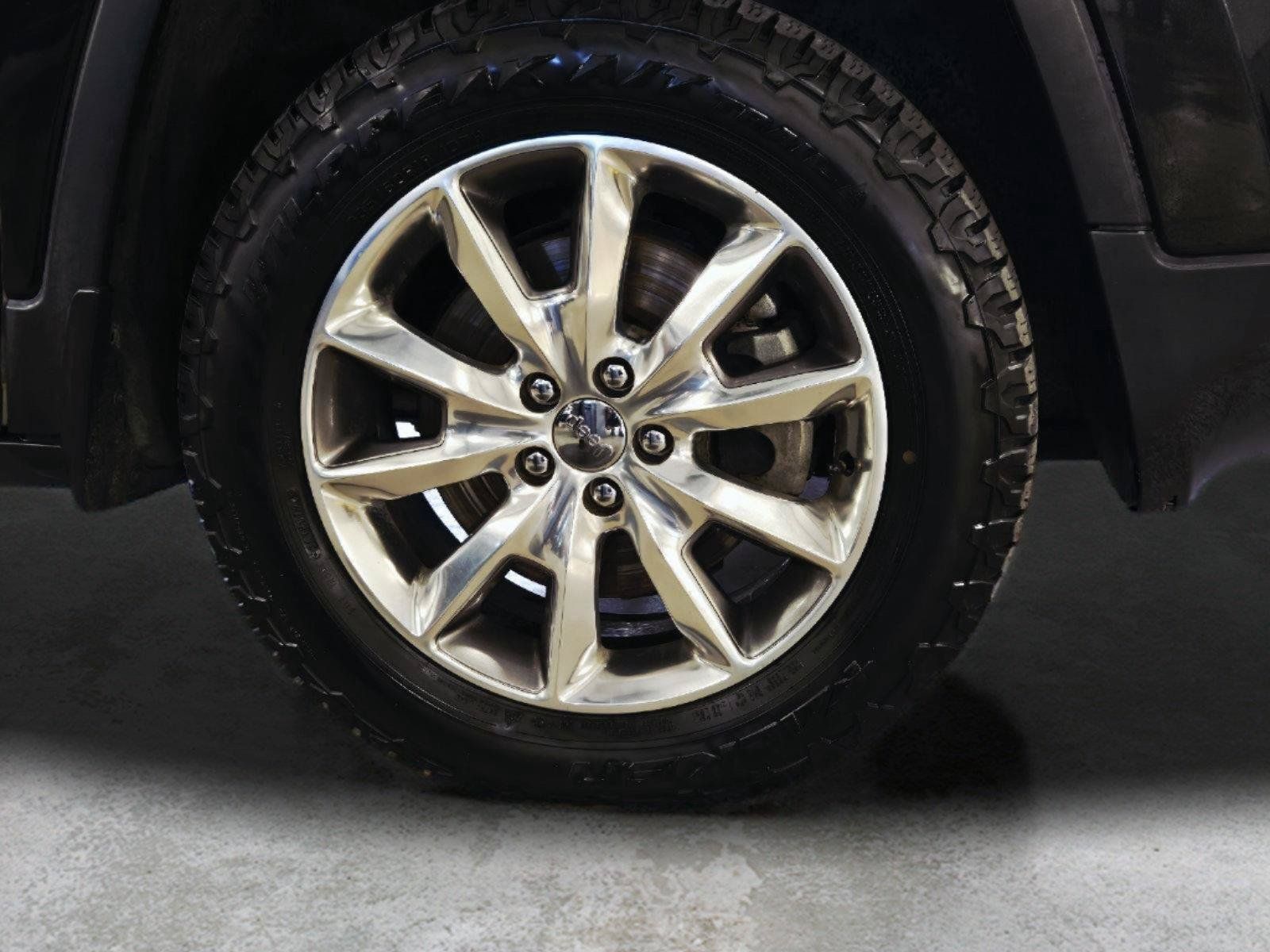 Used 2014 Jeep Cherokee Limited w/ Luxury Group AWD/4WD image 12