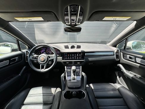 Certified 2023 Porsche Cayenne Platinum Edition AWD/4WD image 6