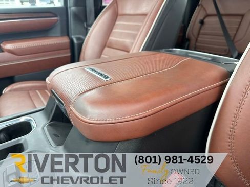 Used 2024 GMC Sierra 3500 Denali Ultimate AWD/4WD image 12