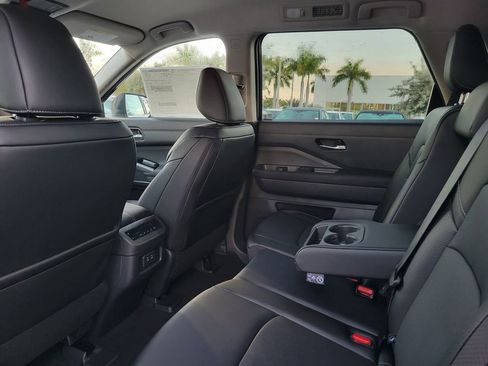 New 2026 Nissan Pathfinder SL image 5