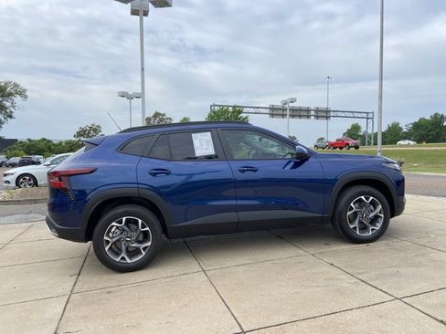 Used 2024 Chevrolet Trax LT w/ Driver Confidence Package FWD image 12