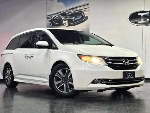 Used 2016 Honda Odyssey Touring image 1