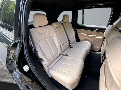 New 2025 Jeep Grand Cherokee Limited AWD/4WD image 9