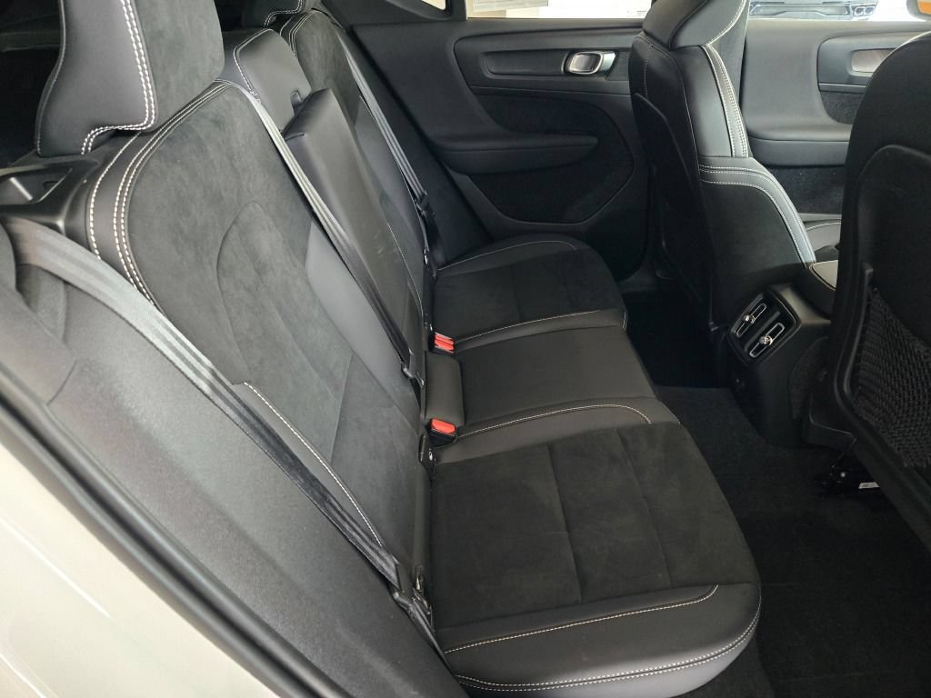 Used 2023 Volvo XC40 Recharge Plus AWD/4WD image 9