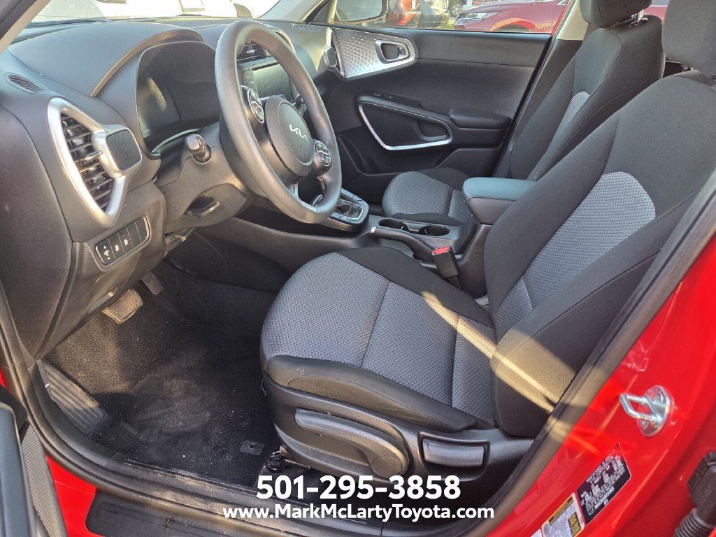 Used 2024 Kia Soul LX FWD image 8