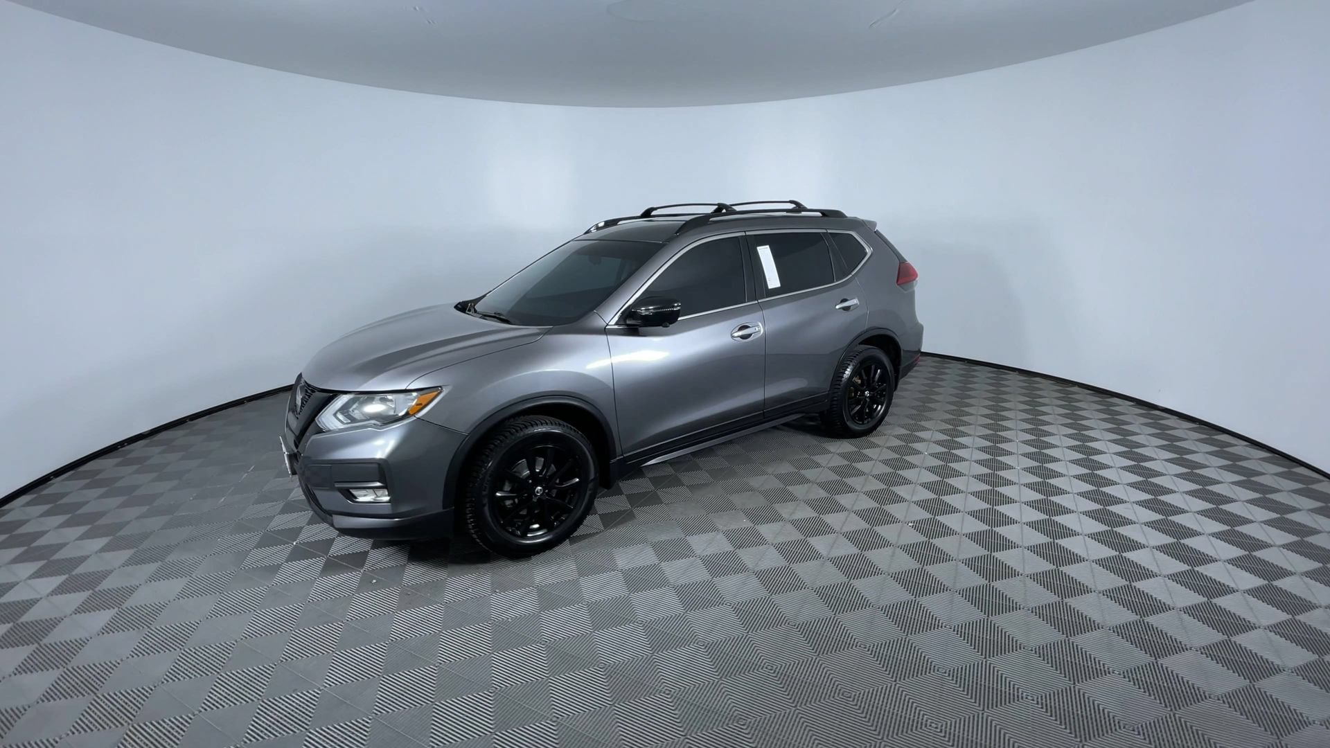 Used 2018 Nissan Rogue SV w/ Premium Package AWD/4WD image 4