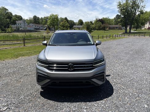 Used 2024 Volkswagen Tiguan SE w/ Panoramic Sunroof Package AWD/4WD image 2