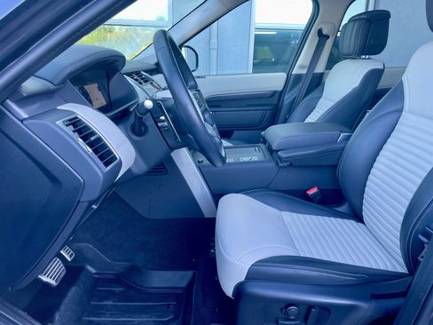 Certified 2025 Land Rover Discovery Metropolitan Edition AWD/4WD image 14