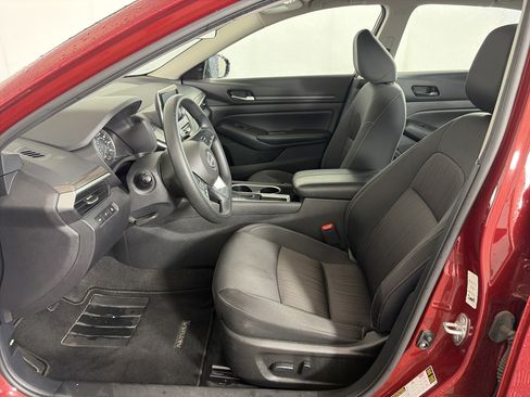 Used 2024 Nissan Altima 2.5 SV FWD image 6