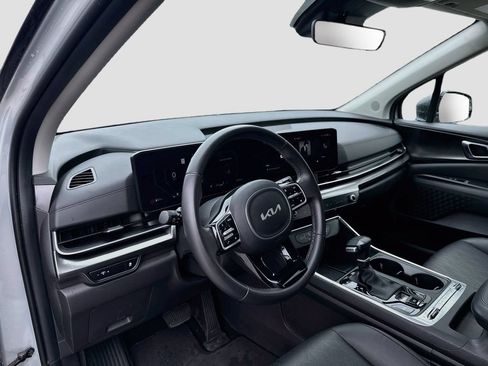 Certified 2025 Kia Carnival SX FWD image 12