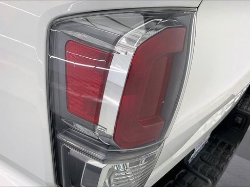 Used 2022 Toyota Tacoma TRD Off-Road image 30