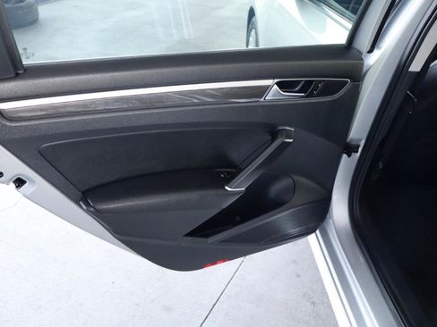 Used 2017 Volkswagen Passat 1.8T SE image 24