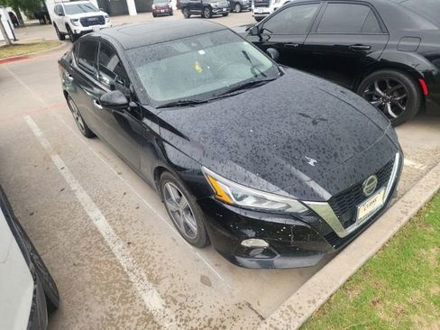 Used 2019 Nissan Altima 2.5 SV image 2