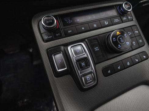 Used 2023 Hyundai Palisade SEL w/ Premium Package image 17