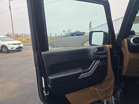 Used 2014 Jeep Wrangler Unlimited Sahara w/ Connectivity Group image 11