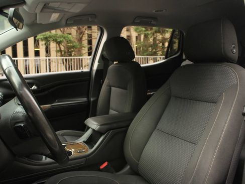 Used 2020 GMC Acadia SLE w/ Driver Convenience Package FWD image 16