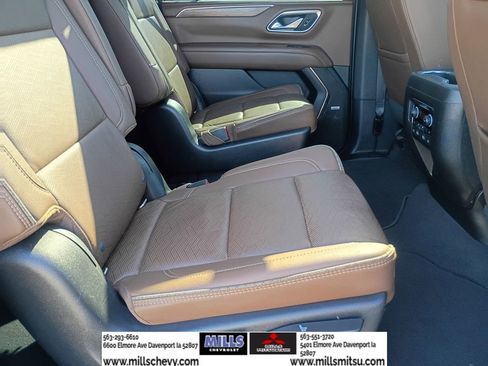 Used 2022 Chevrolet Suburban High Country w/ Premium Package image 16