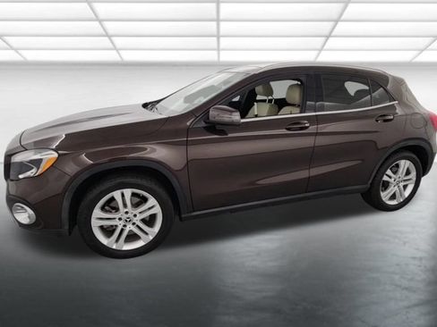 Used 2018 Mercedes-Benz GLA 250 4MATIC image 3