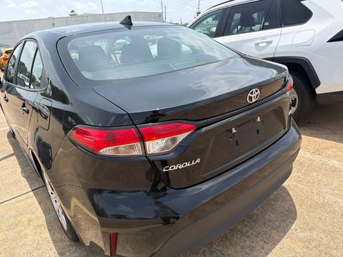 Used 2025 Toyota Corolla LE FWD image 4