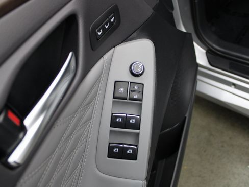 Used 2020 Toyota Avalon Limited image 45