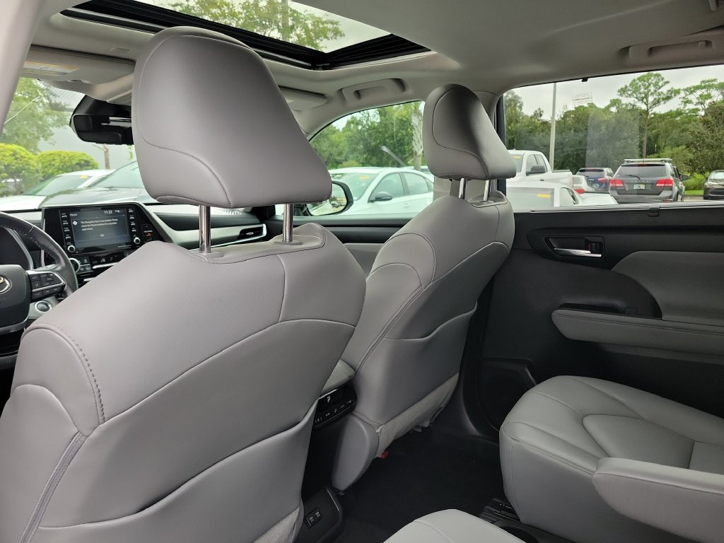 Used 2021 Toyota Highlander XLE FWD image 26