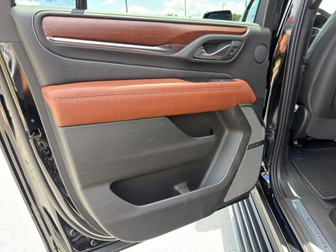 Used 2023 GMC Yukon XL Denali Ultimate AWD/4WD image 37