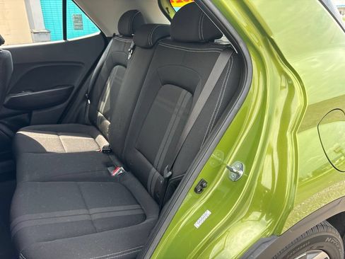 Used 2024 Hyundai Venue SEL FWD image 11