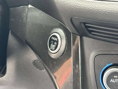 Used 2019 Ford Escape Titanium AWD/4WD image 23