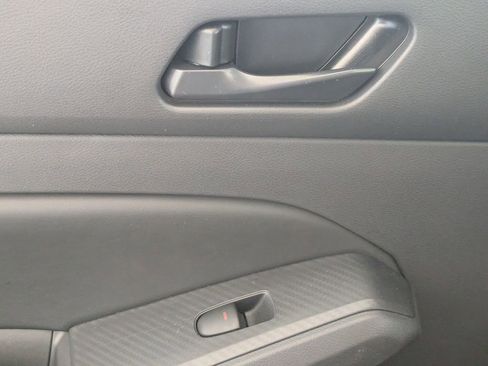 Used 2025 Nissan Altima 2.5 SV FWD image 25