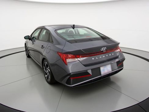 Used 2025 Hyundai Elantra SEL FWD image 6