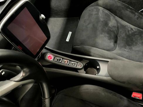 Used 2023 McLaren Artura RWD image 20