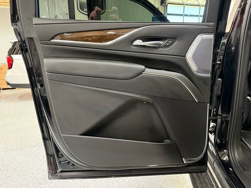 Used 2023 Cadillac Escalade ESV Sport Platinum image 13