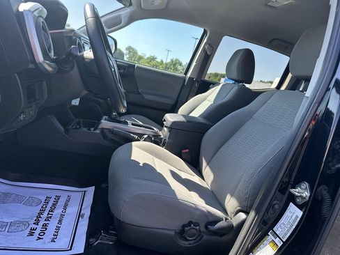 Used 2019 Toyota Tacoma SR5 AWD/4WD image 17