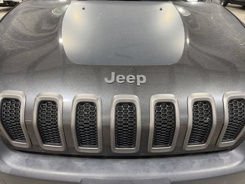 Used 2016 Jeep Cherokee Trailhawk w/ Comfort/Convenience Group AWD/4WD image 32