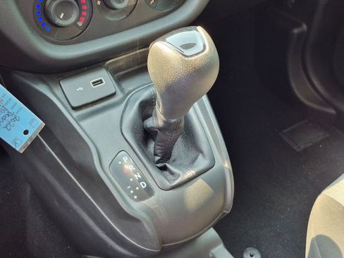 Used 2022 RAM ProMaster City Tradesman FWD image 21
