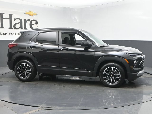 Used 2025 Chevrolet TrailBlazer LT w/ LT Cold Weather Package FWD image 1