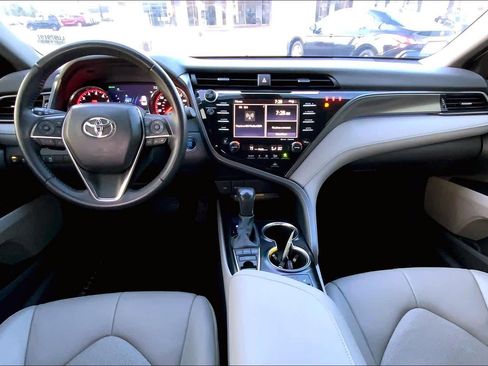 Used 2020 Toyota Camry XSE image 15